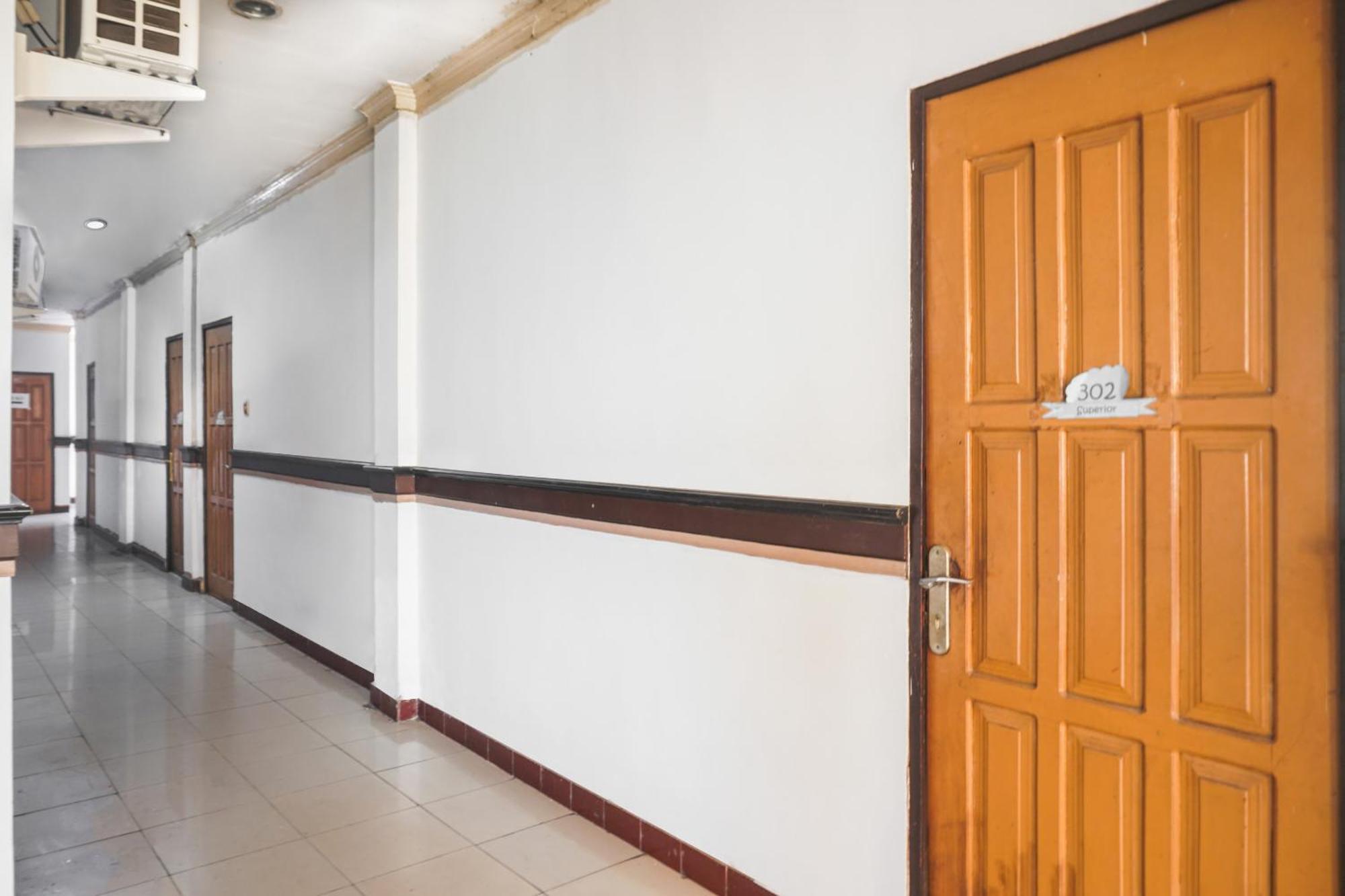Spot On 92890 Losmen Bahalap Syariah Marabahannearsiring Marabahan Ulek Barito Banjarmasin  Buitenkant foto