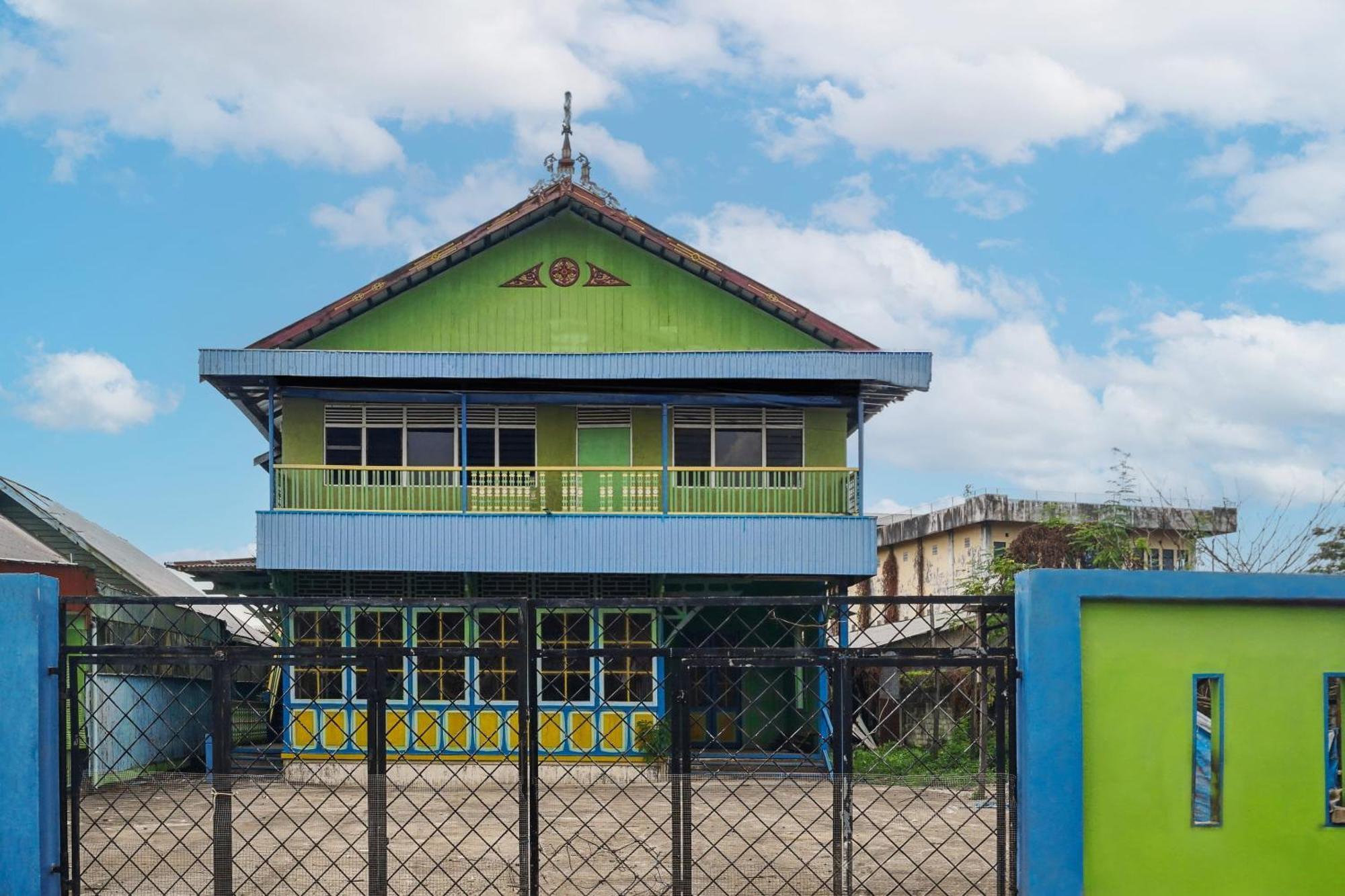 Spot On 92890 Losmen Bahalap Syariah Marabahannearsiring Marabahan Ulek Barito Banjarmasin  Buitenkant foto